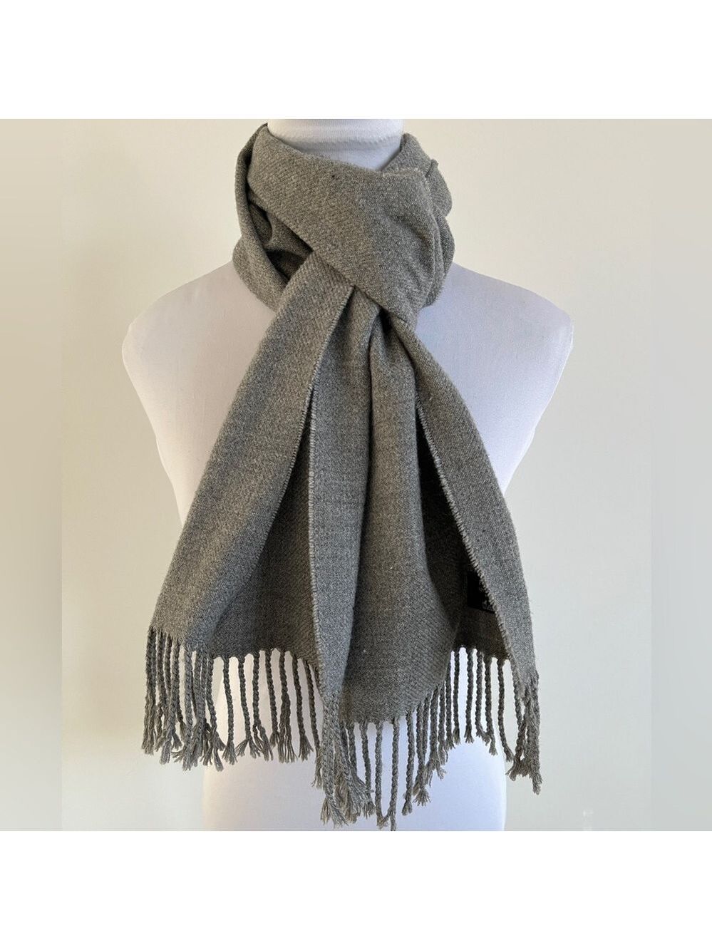 FRAAS Grey Oblong Winter Scarf Fringe Acrylic Unisex Basic Timeless Classic